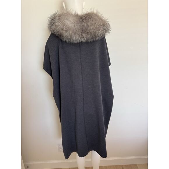 St. John poncho cape with fur collar size Medium NWT - Picture 12 of 16